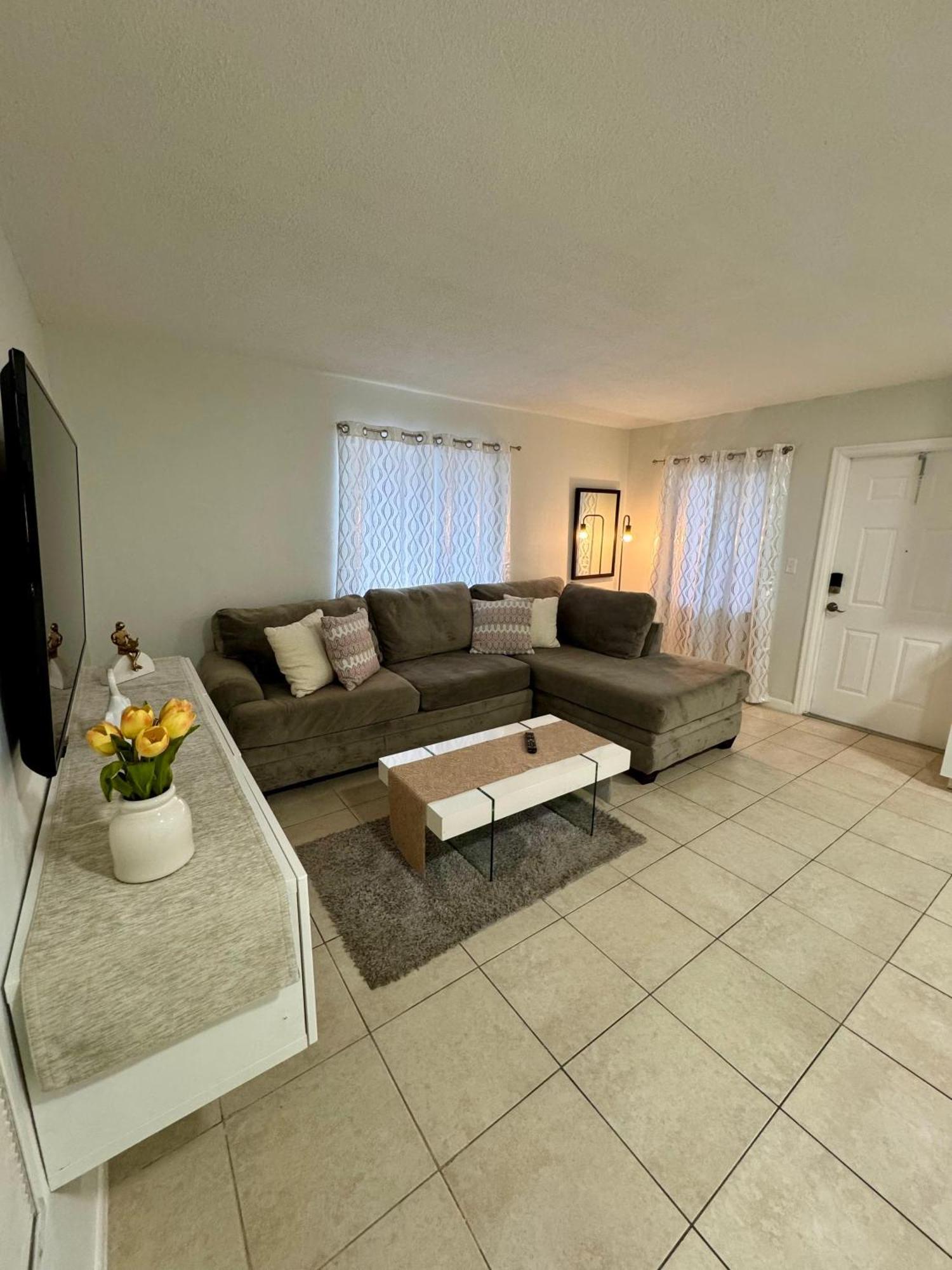 Apartment In Hollywood Close To Beach & Shops 101 المظهر الخارجي الصورة